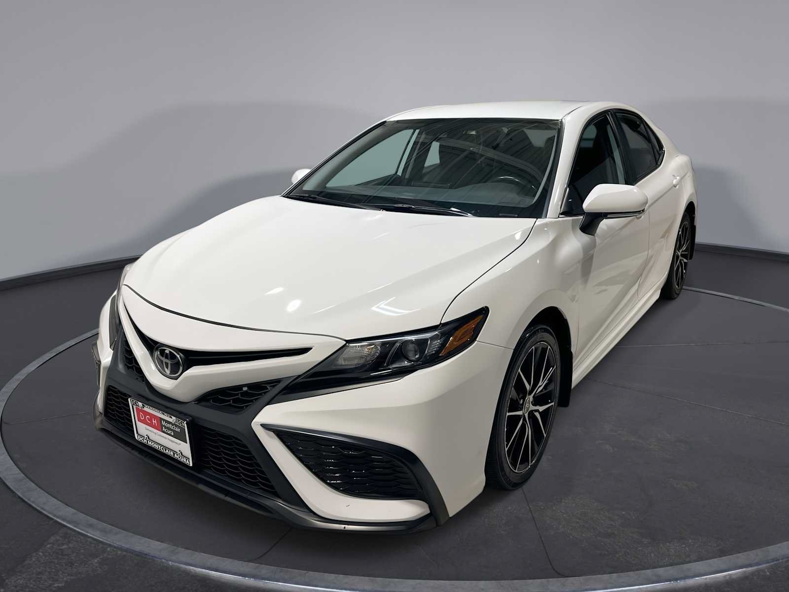 Used 2024 Toyota Camry SE w/ Cold Weather Package