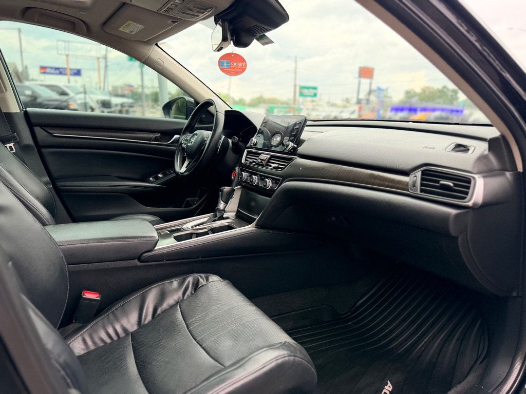 Used 2018 Honda Accord Touring image 16
