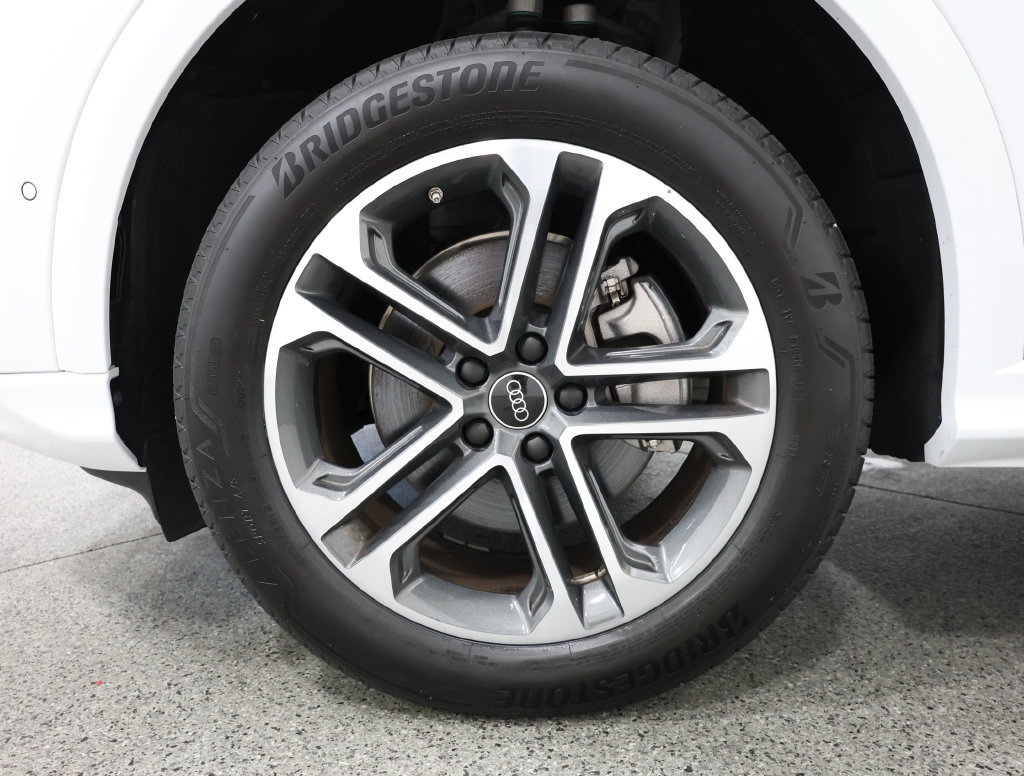 Used 2025 Audi Q5 Premium Plus w/ Premium Plus AWD/4WD image 5
