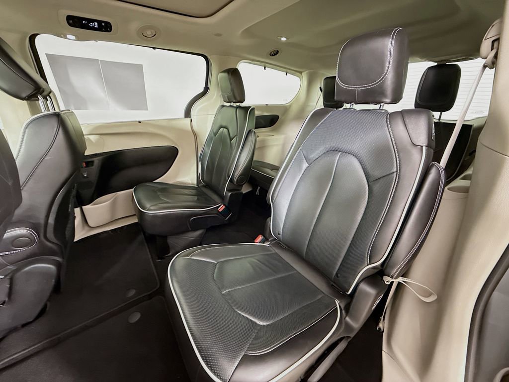 Used 2024 Chrysler Pacifica Limited image 29