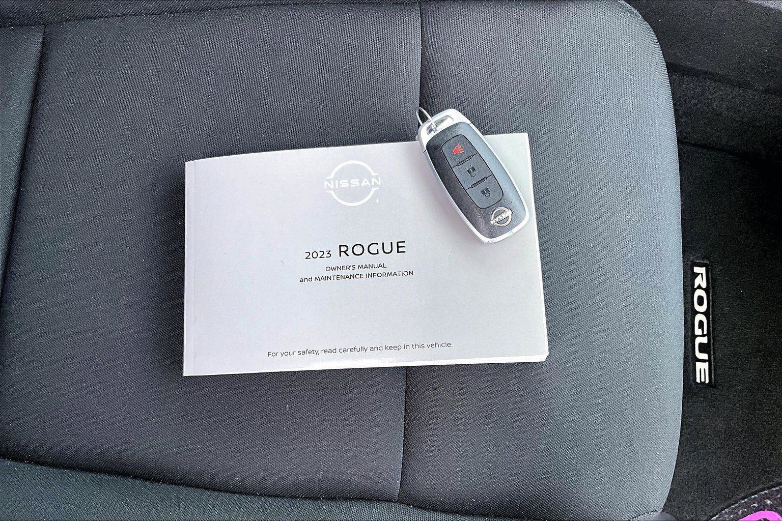Used 2023 Nissan Rogue S image 11