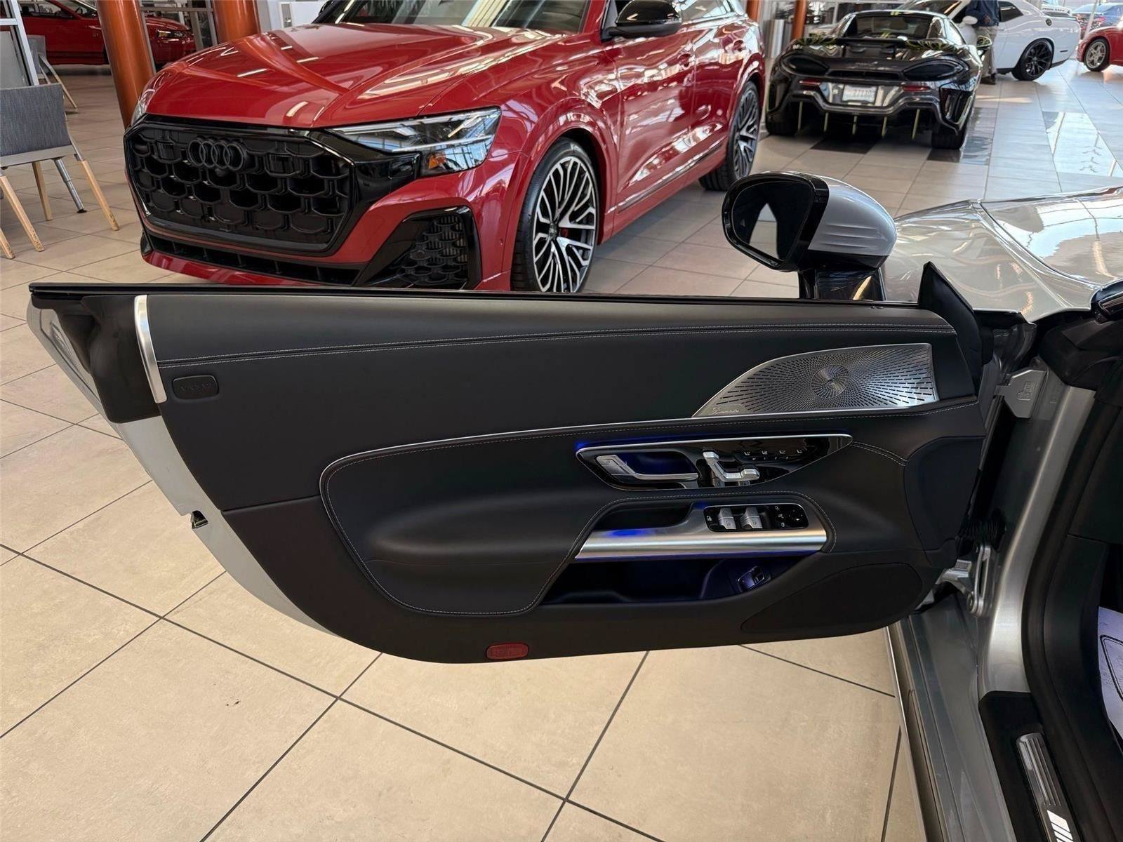 Used 2023 Mercedes-Benz SL 43 AMG w/ Driver Assistance Package image 39