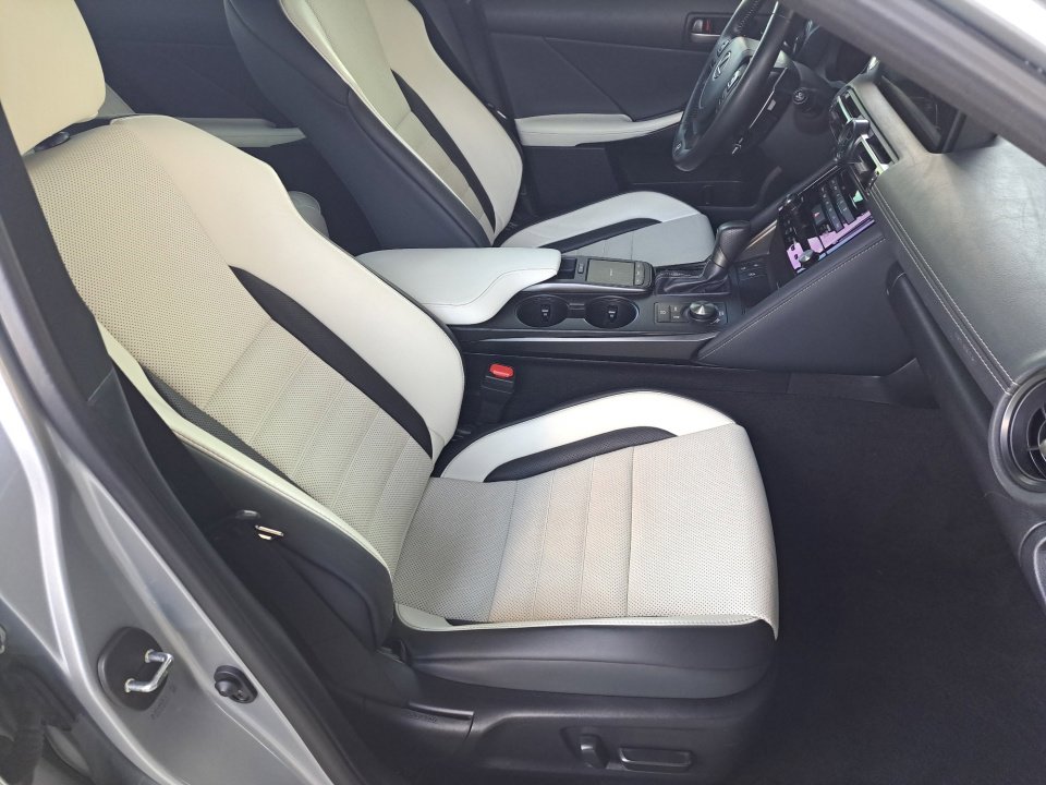 Used 2023 Lexus IS 350 F Sport w/ Navigation Package image 18