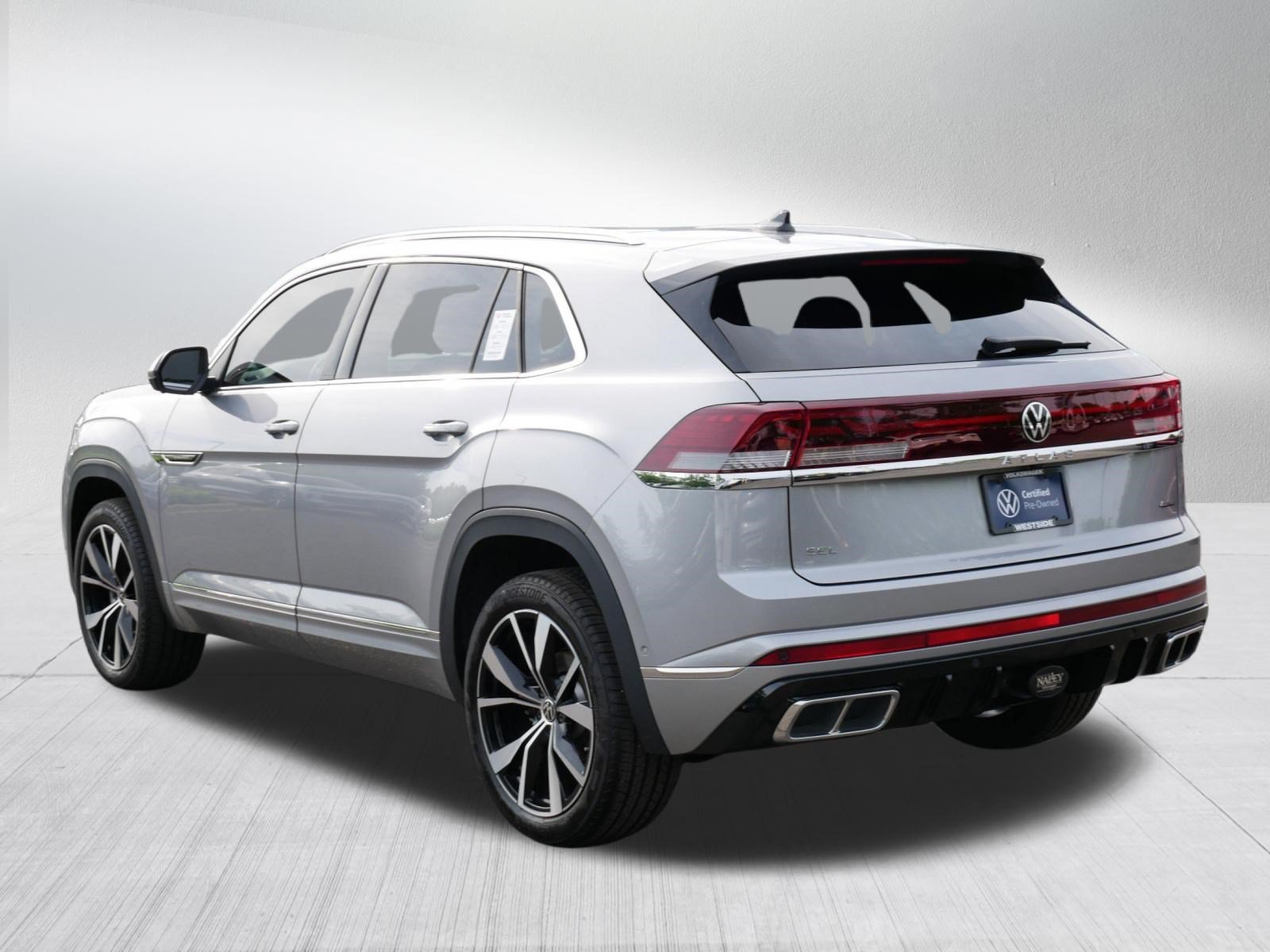 Certified 2025 Volkswagen Atlas Cross Sport SEL Premium R-Line AWD/4WD image 5
