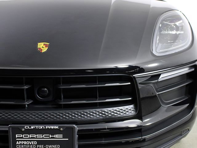 Certified 2023 Porsche Macan image 11