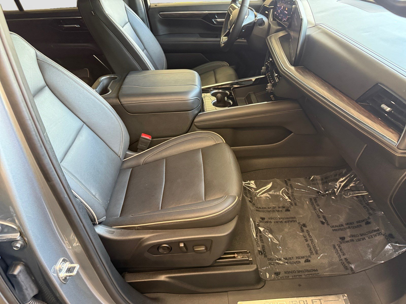 Used 2025 Chevrolet Tahoe Premier AWD/4WD image 12