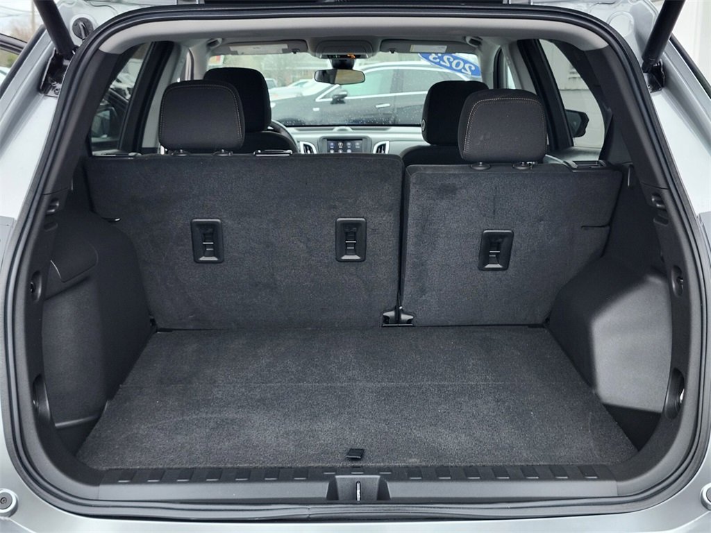 Used 2023 Chevrolet Equinox LT image 30