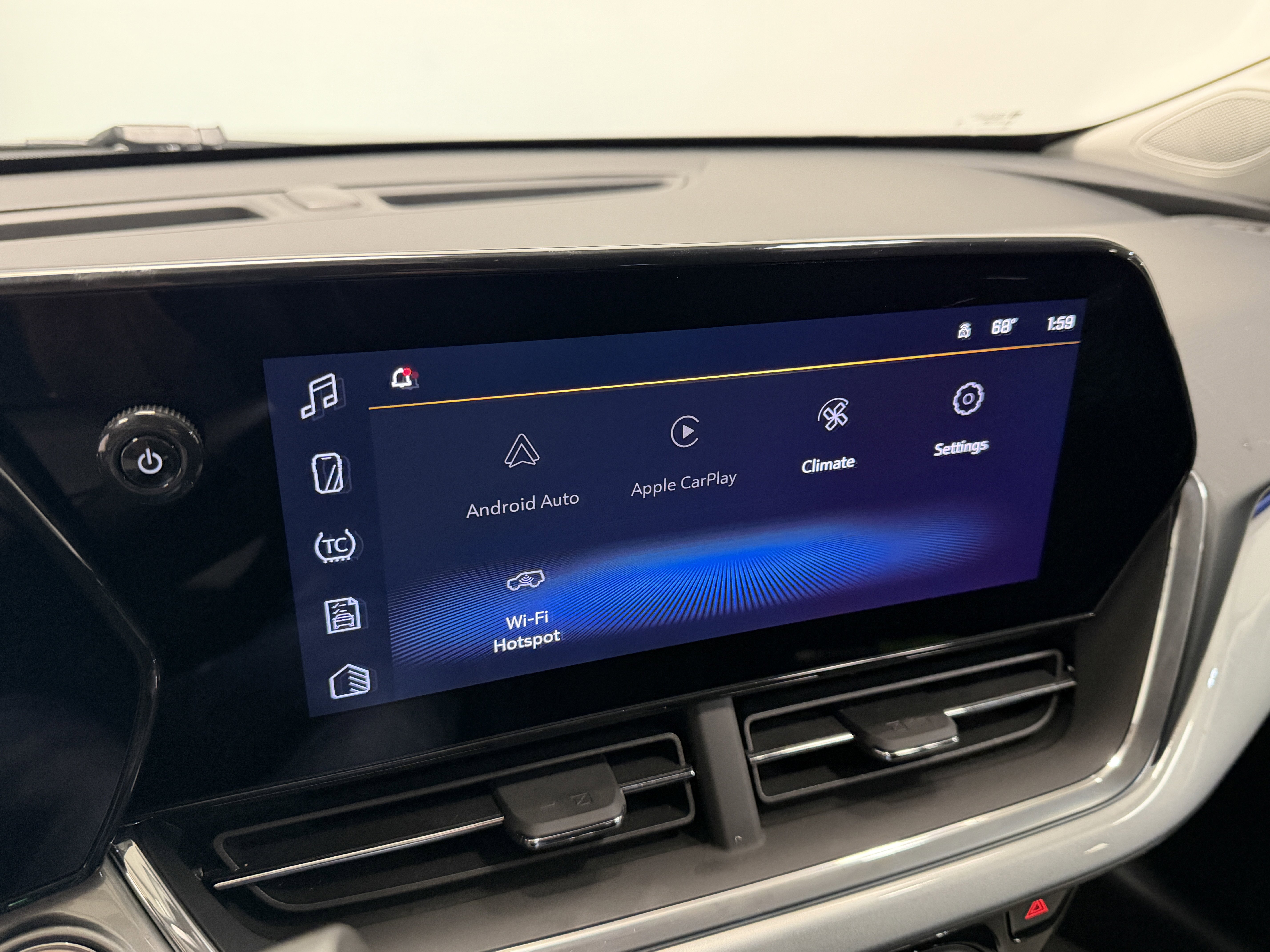 Used 2024 Chevrolet Trax LT w/ LT Convenience Package image 9