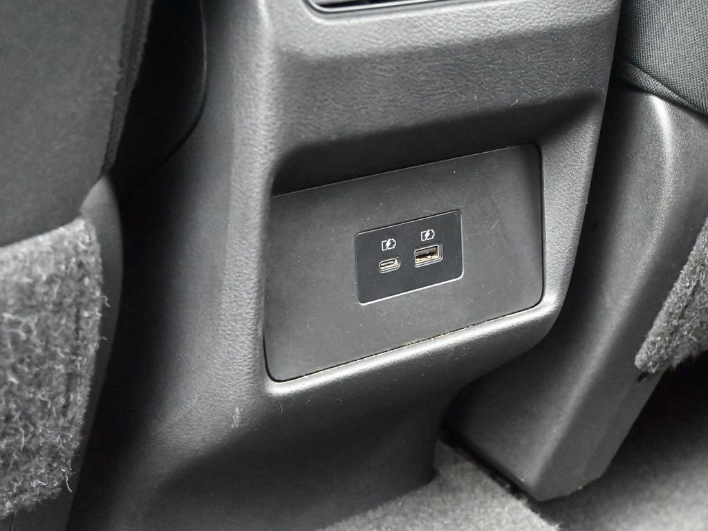 Used 2023 Nissan Rogue SV image 35