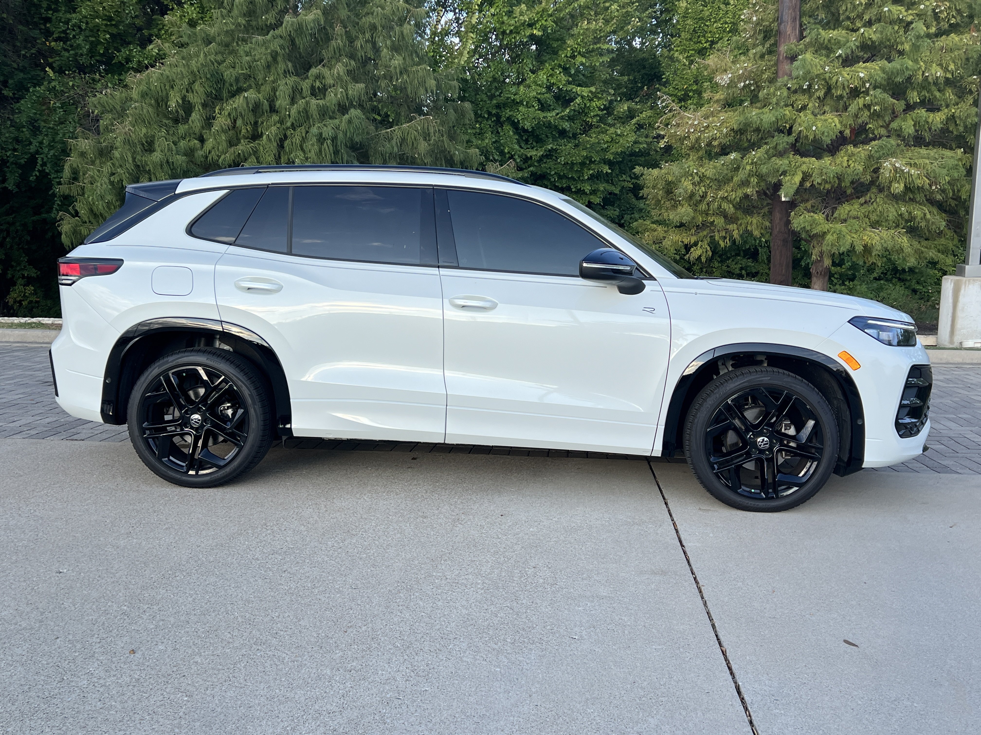 Certified 2026 Volkswagen Tiguan SE R-Line FWD image 10