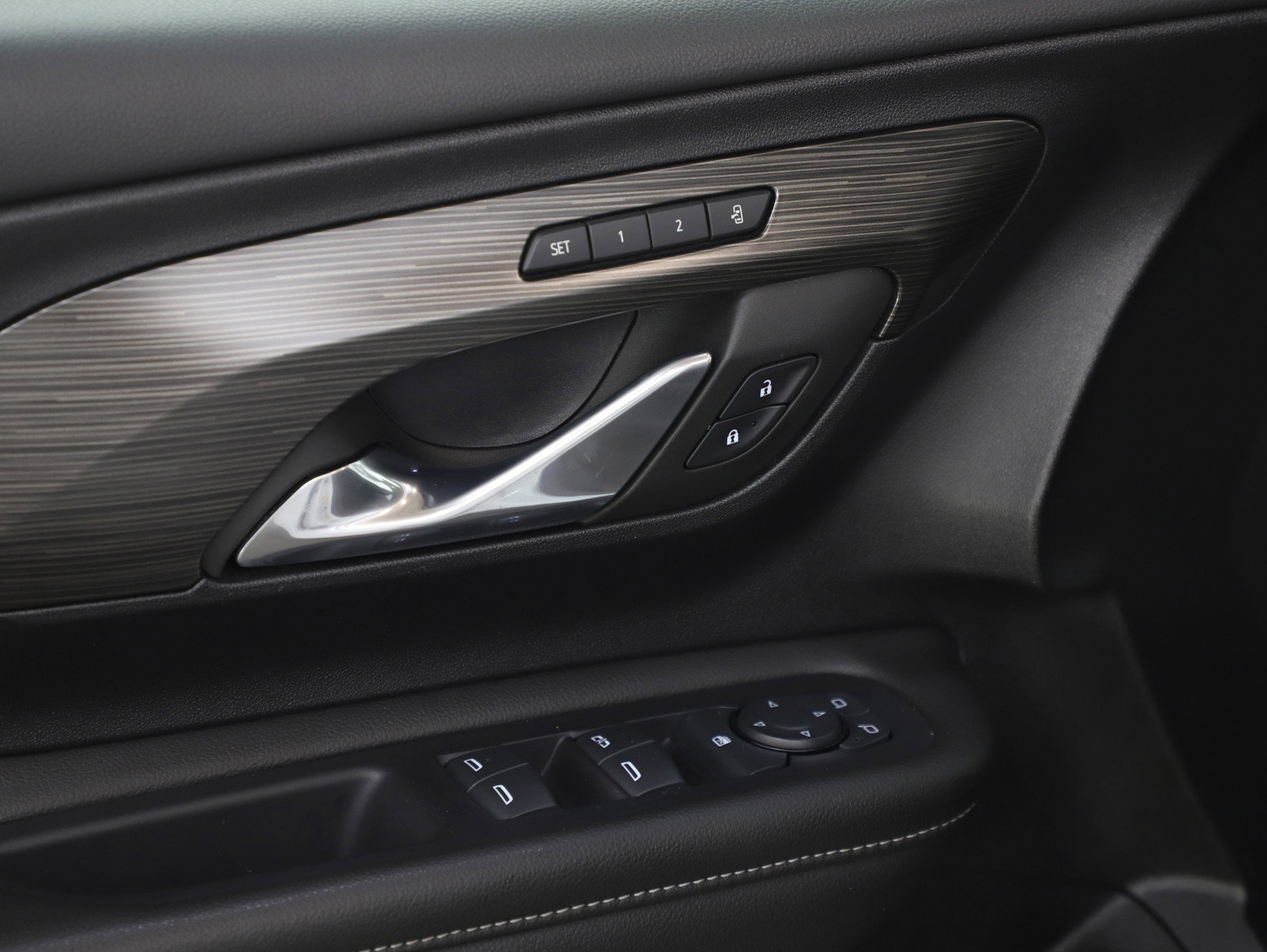 Used 2024 GMC Terrain SLT AWD/4WD image 22