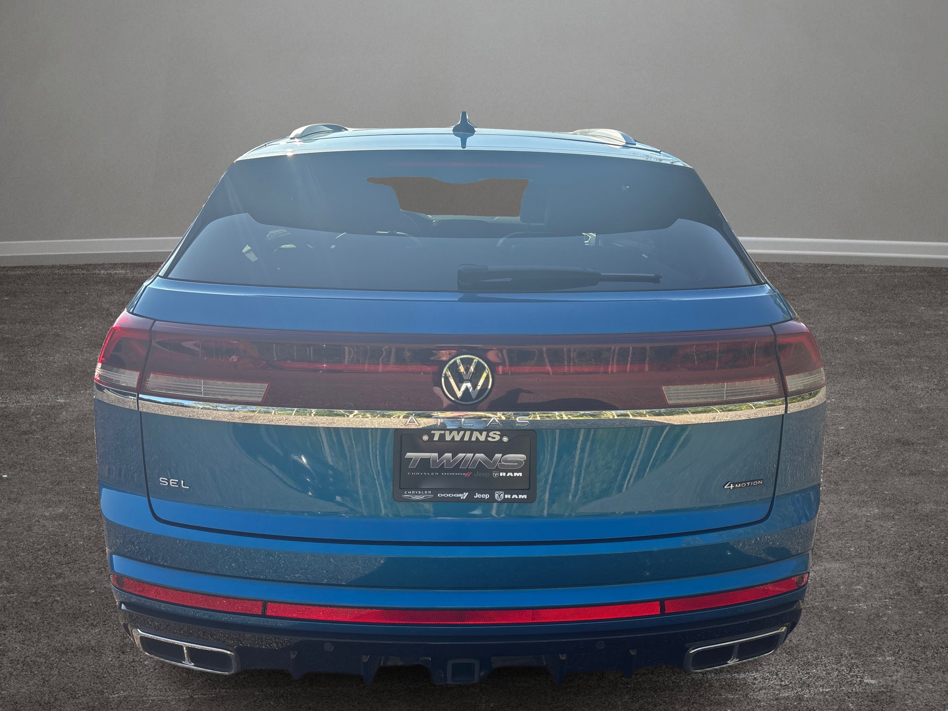 Used 2025 Volkswagen Atlas Cross Sport SEL Premium R-Line image 31