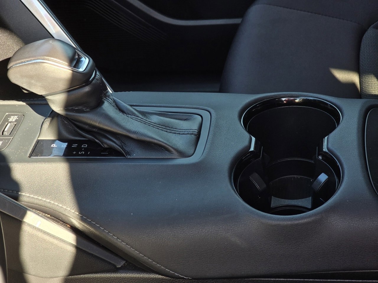 Used 2022 Toyota Venza LE image 12