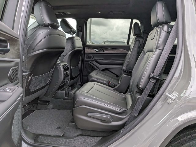 New 2027 Jeep Grand Cherokee L Limited w/ Limited Altitude Package AWD/4WD image 19