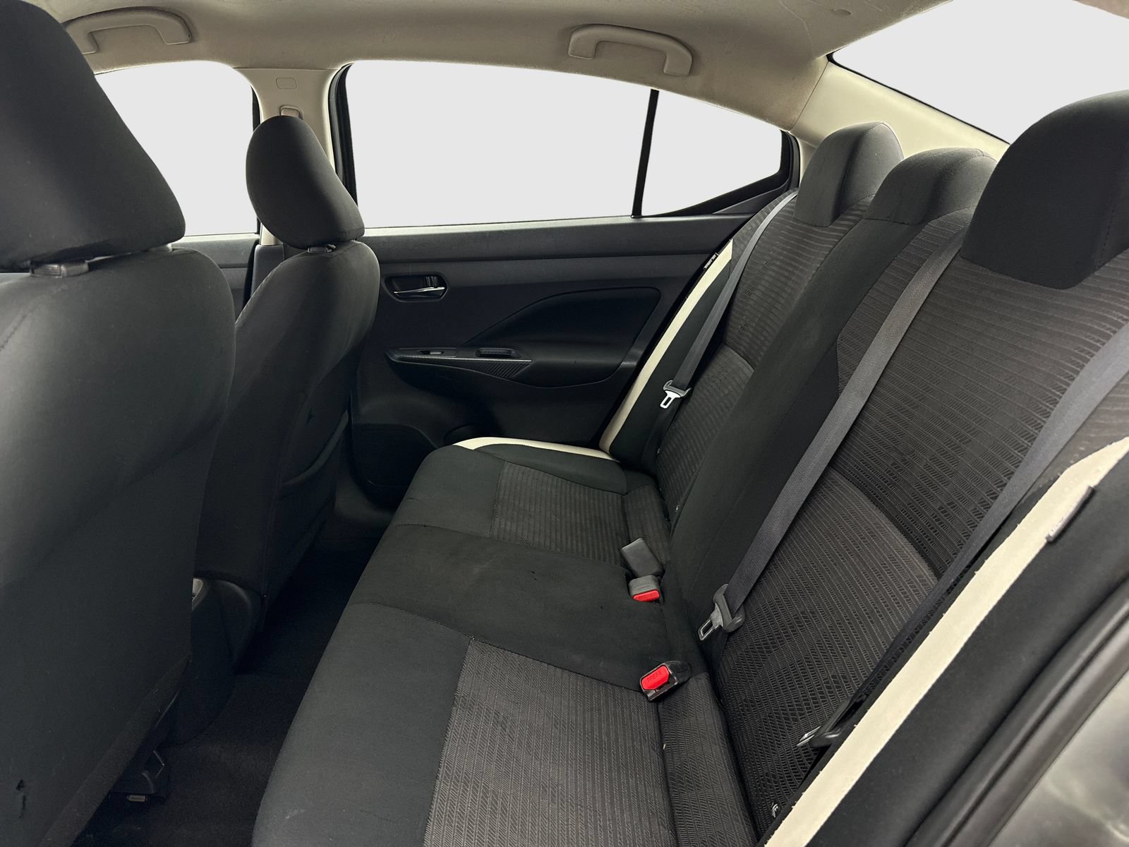 Used 2021 Nissan Versa SV FWD image 35