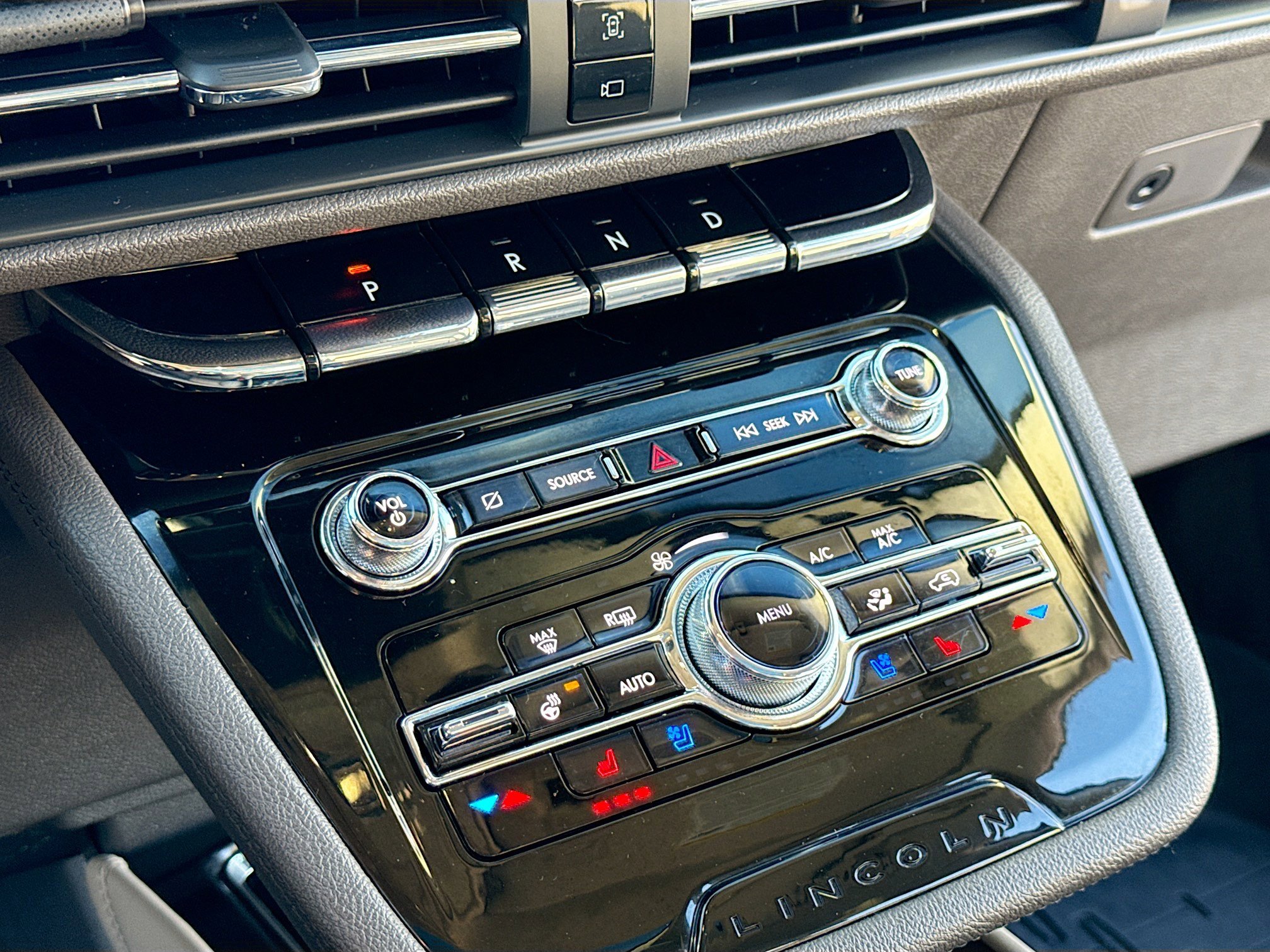 Used 2021 Lincoln Corsair Reserve image 11