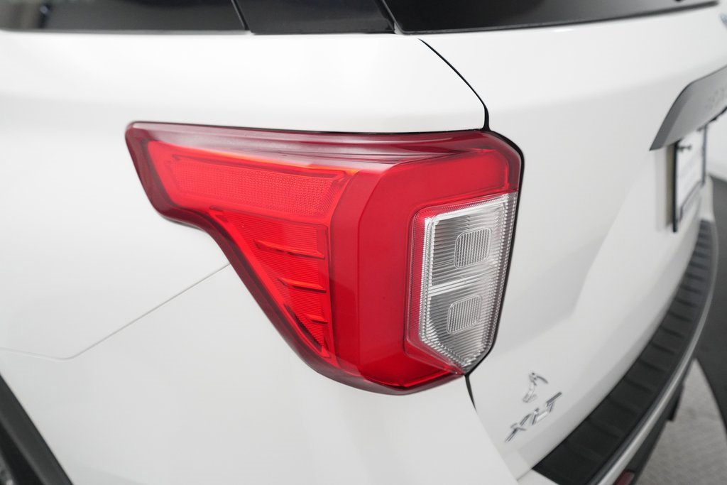 Used 2021 Ford Explorer XLT w/ XLT Sport Appearance Package image 33