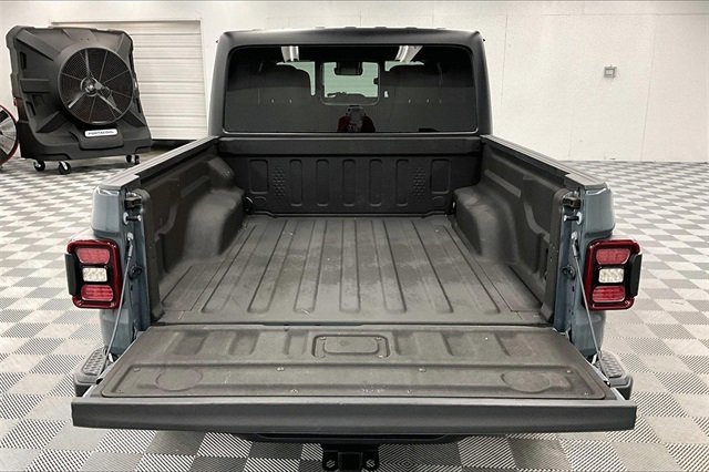Used 2024 Jeep Gladiator Mojave w/ Technology Group image 27