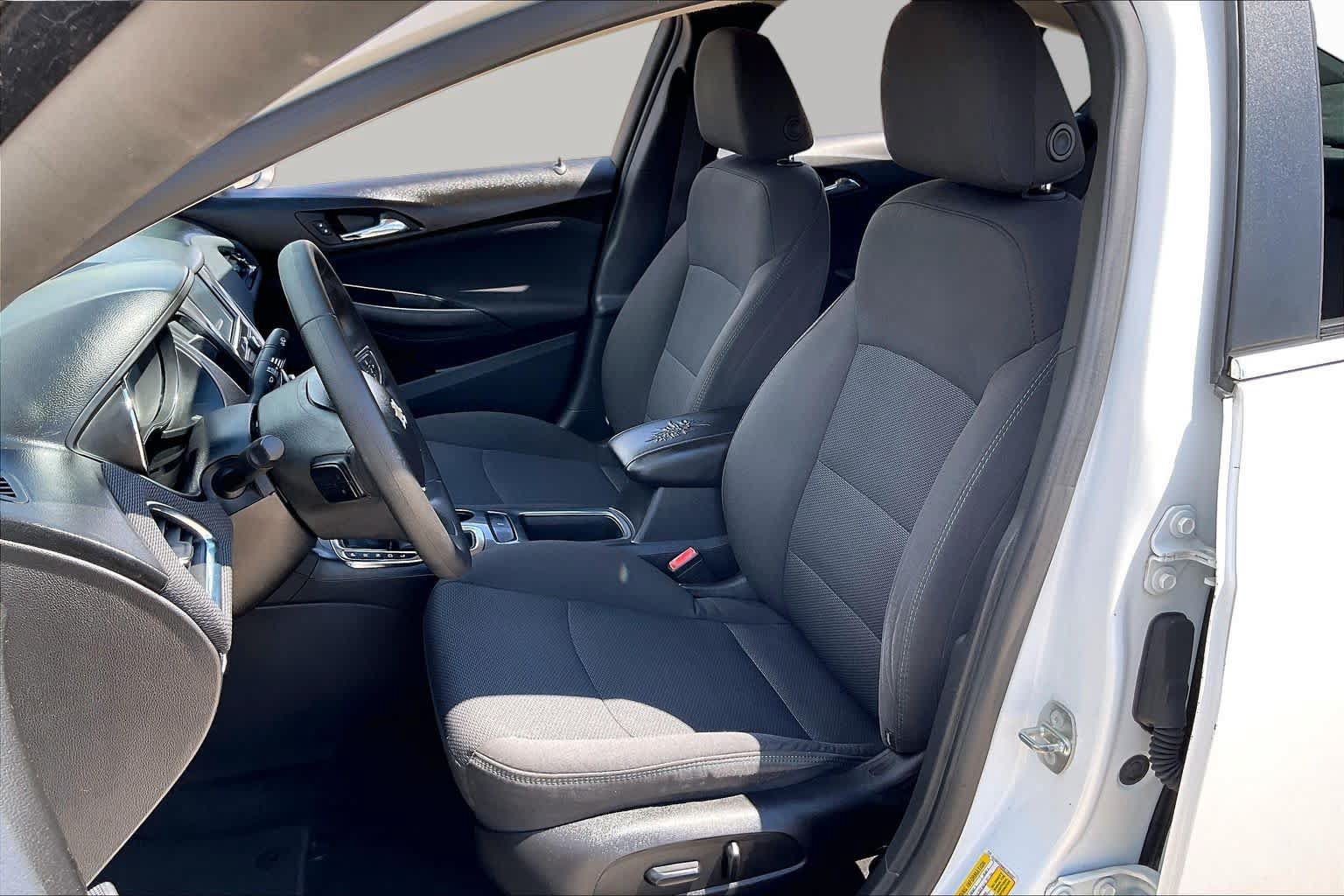 Used 2016 Chevrolet Cruze LT w/ Convenience Package FWD image 8