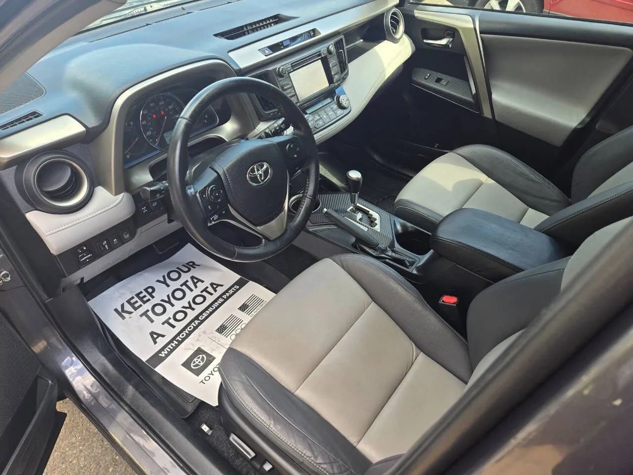 Used 2014 Toyota RAV4 Limited image 30