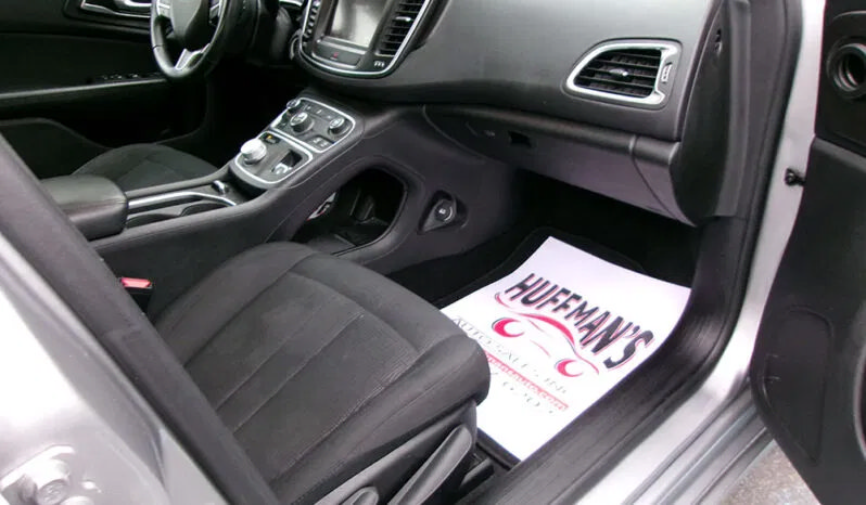 Used 2016 Chrysler 200 Limited w/ Convenience Group FWD image 9