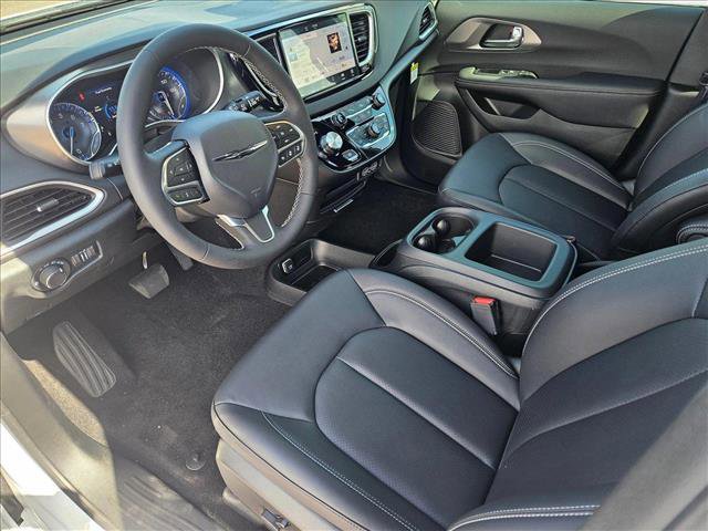 New 2025 Chrysler Voyager LX image 8