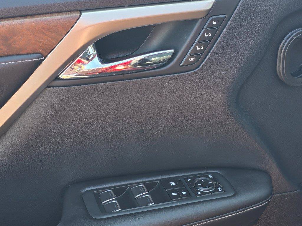 Used 2022 Lexus RX 350L Premium w/ Premium Package AWD/4WD image 19