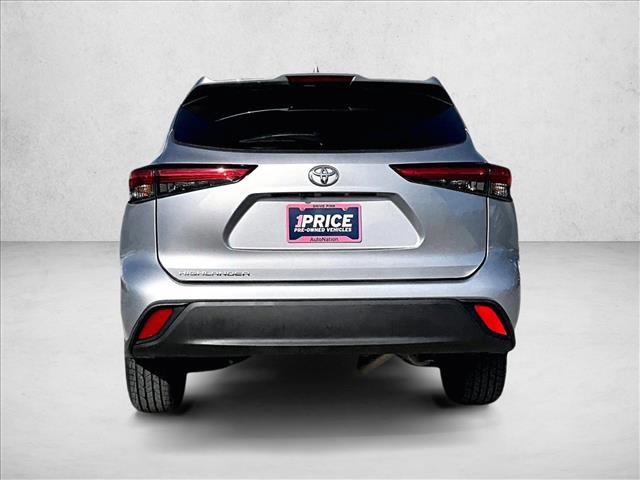 Used 2021 Toyota Highlander L image 4