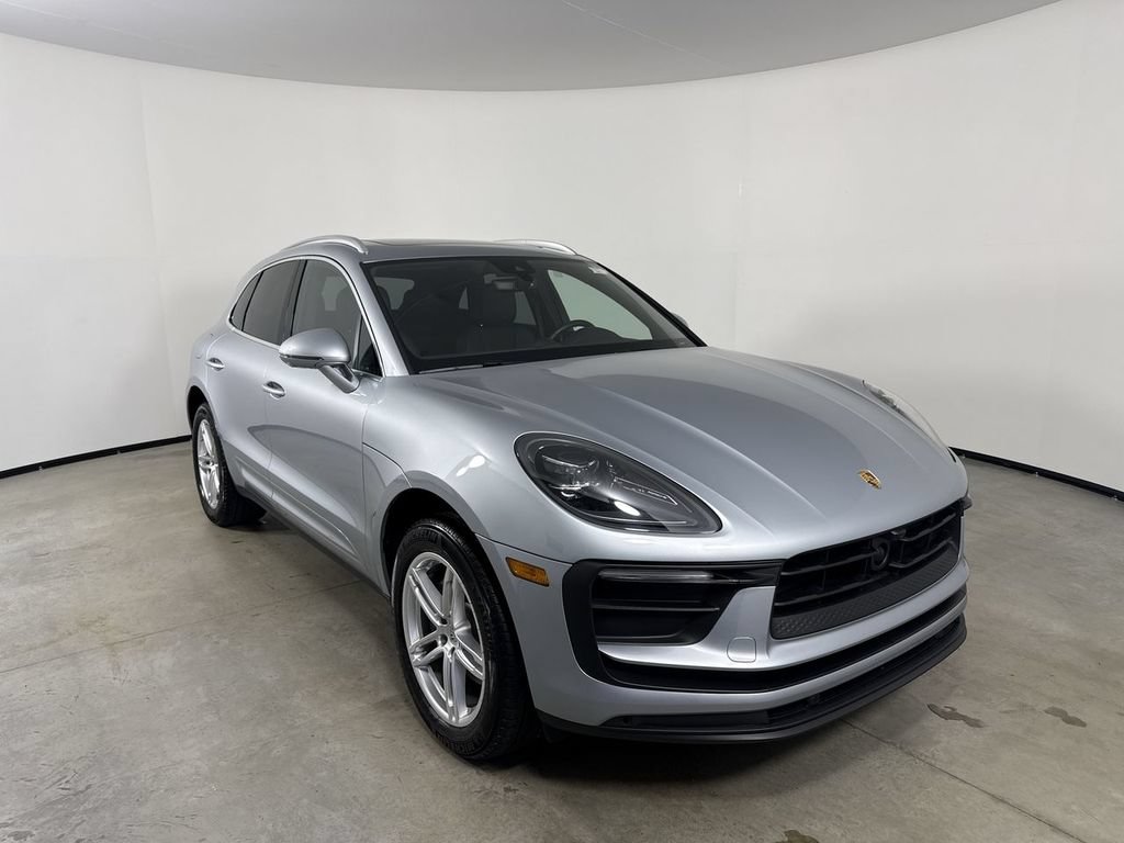 Certified 2026 Porsche Macan AWD/4WD image 9