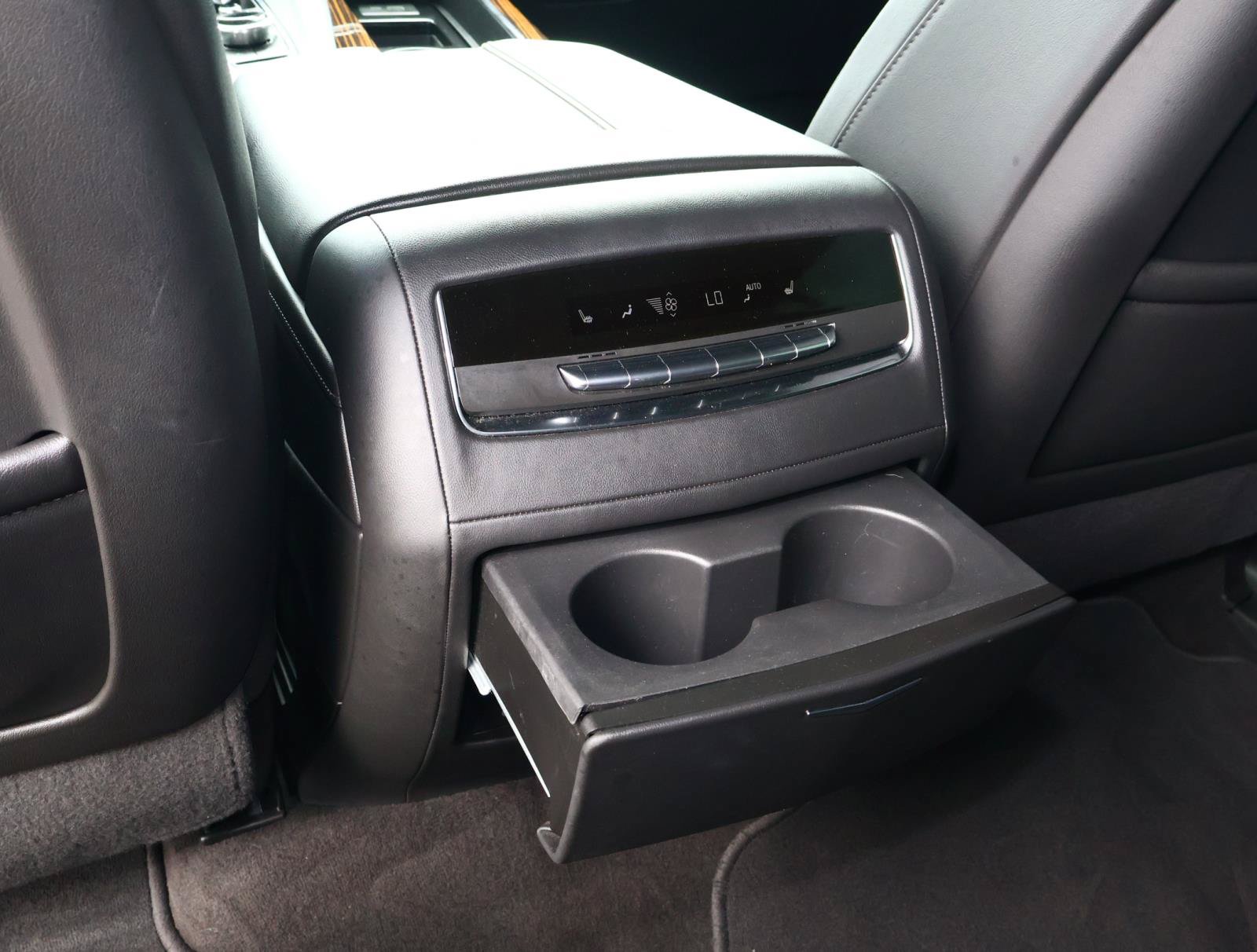 Used 2024 Cadillac Escalade ESV Premium Luxury RWD image 18