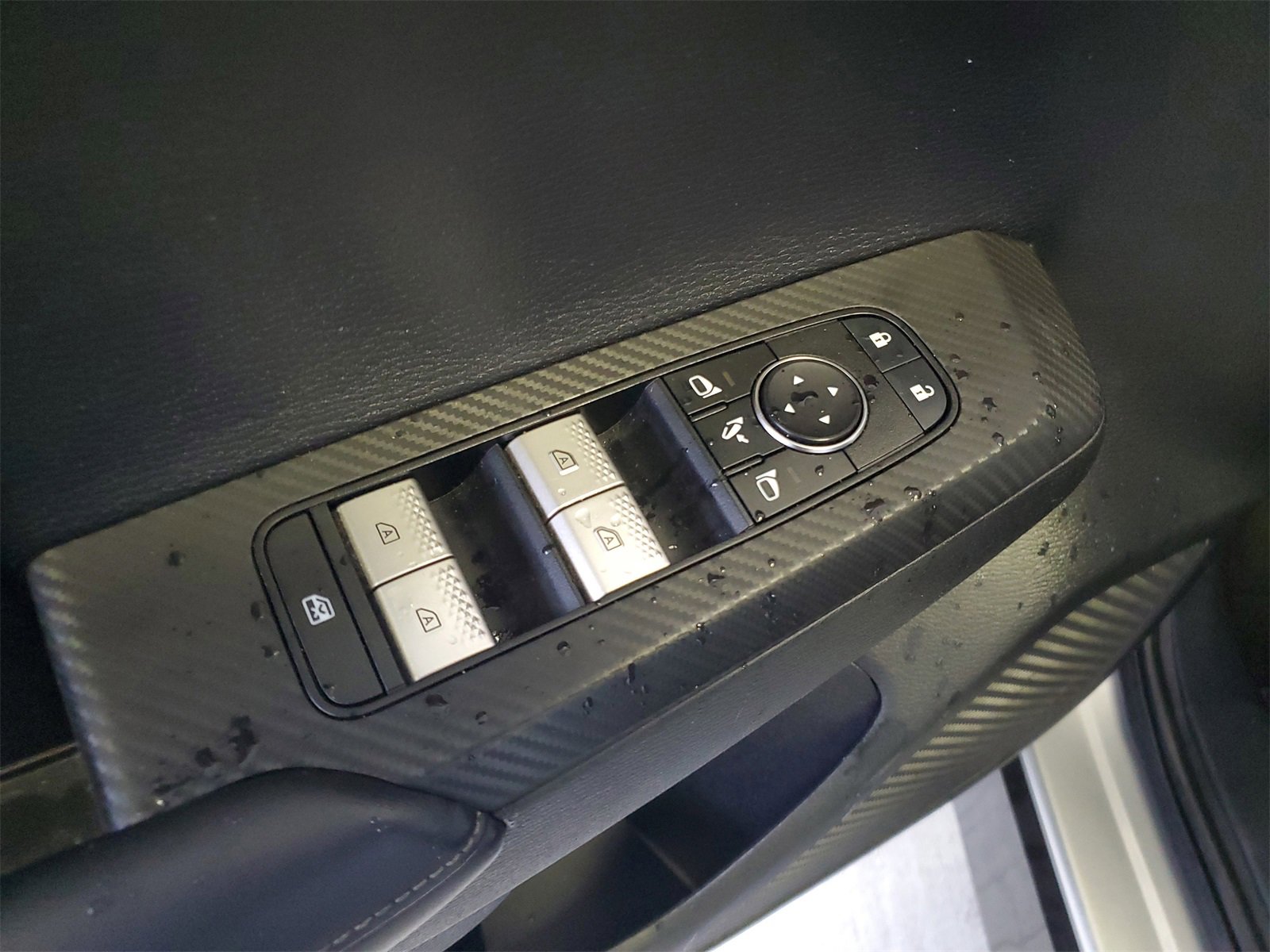 Used 2023 Mitsubishi Outlander SE image 9