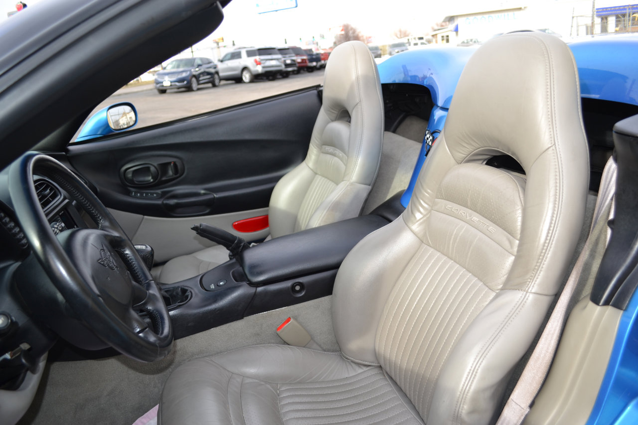 Used 2000 Chevrolet Corvette Convertible w/ Memory Pkg image 24