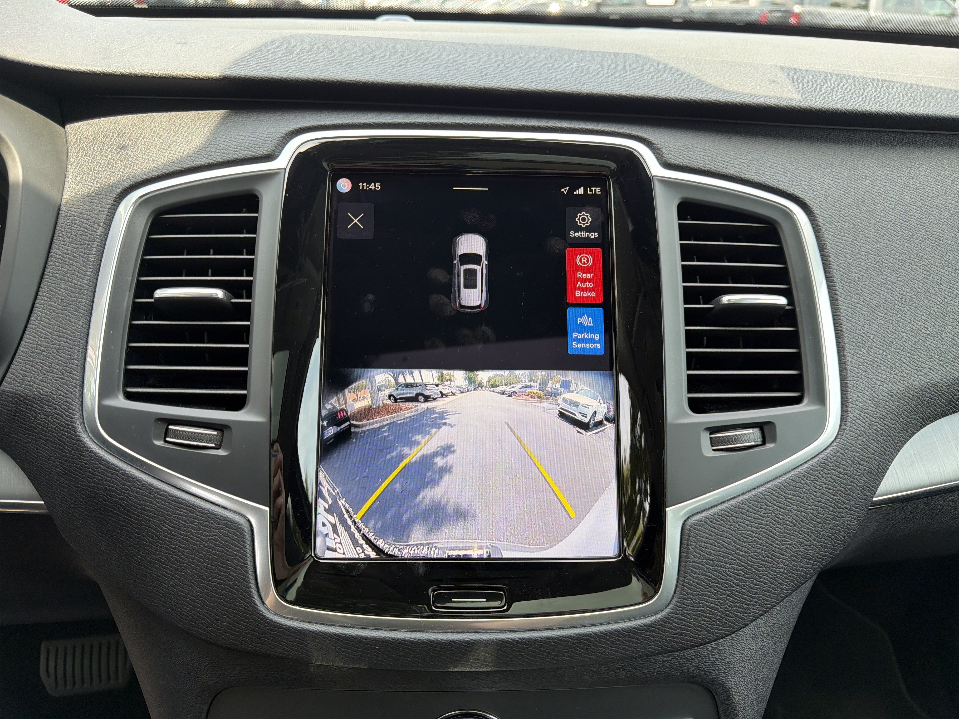 Certified 2025 Volvo XC90 B5 Core AWD/4WD image 24
