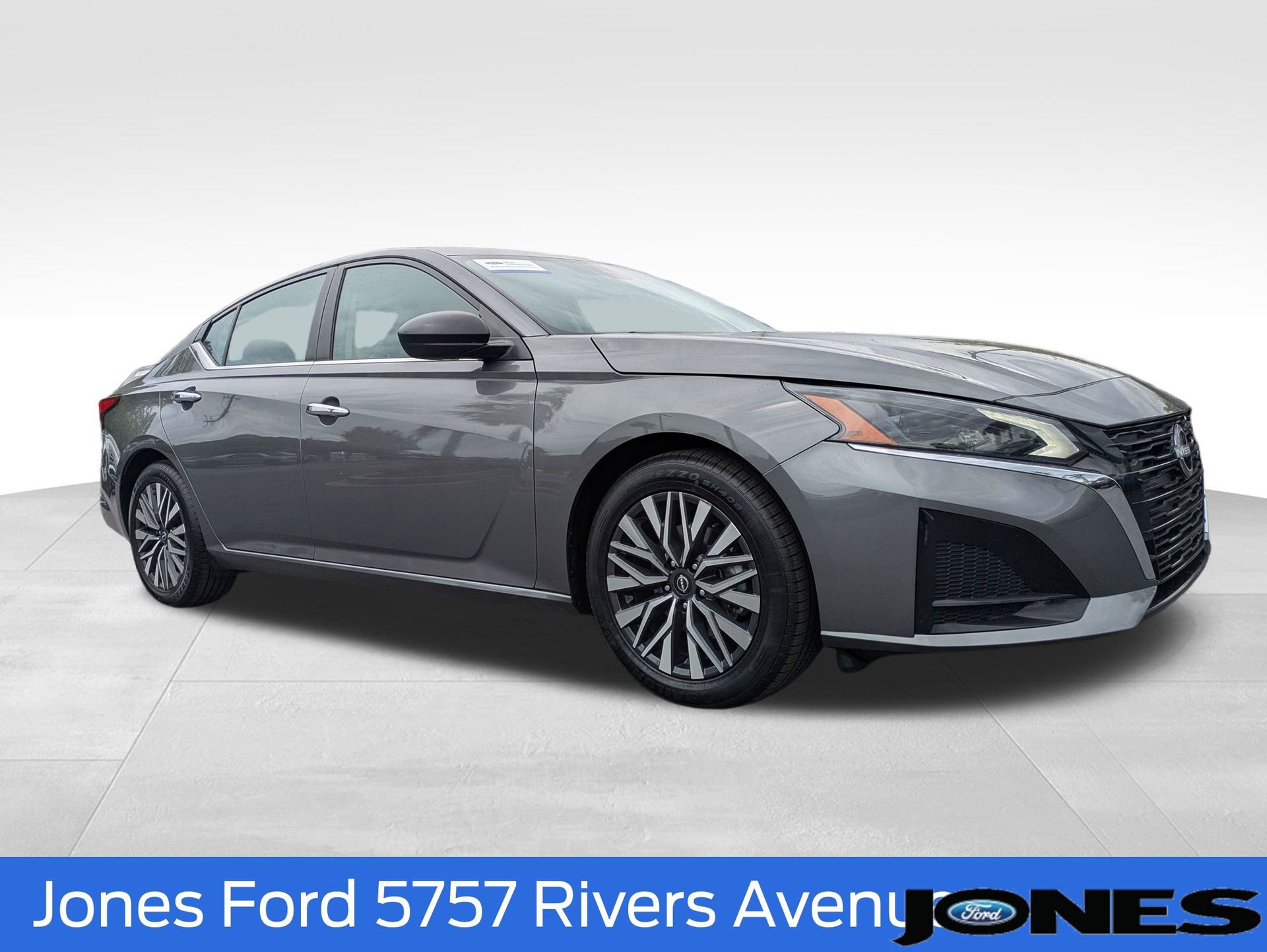 Used 2025 Nissan Altima 2.5 SV FWD image 2