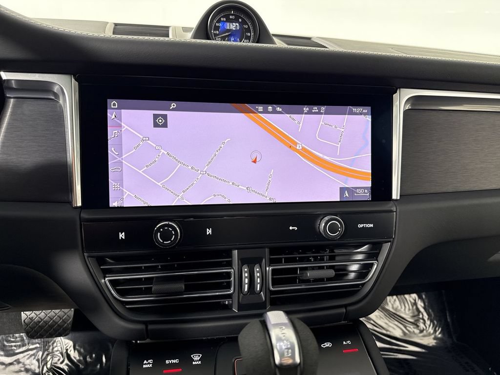 Certified 2025 Porsche Macan GTS AWD/4WD image 26