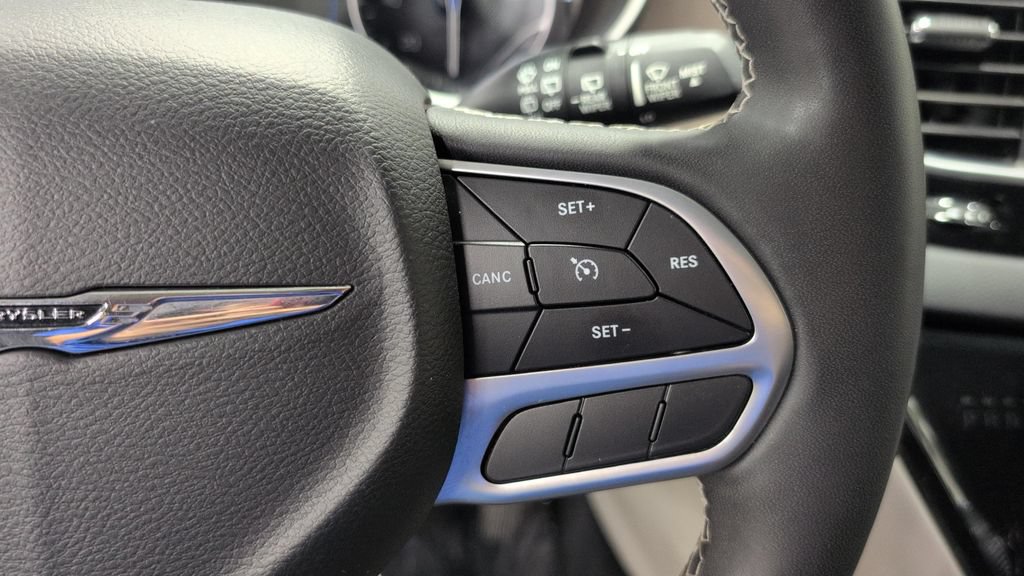 Used 2023 Chrysler Voyager LX FWD image 11