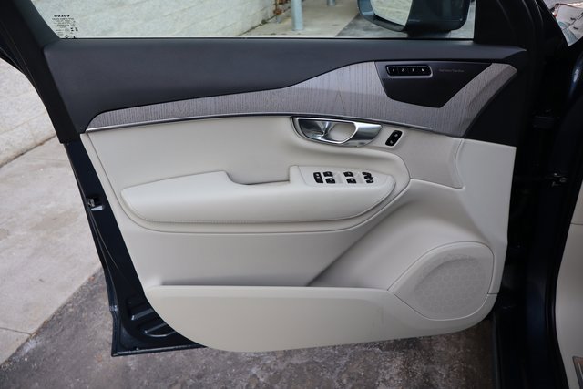 Used 2025 Volvo XC90 B6 Plus w/ Protection Package Premier image 18