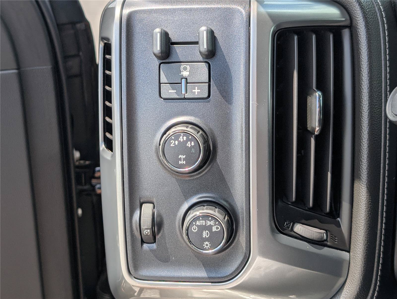 Used 2015 Chevrolet Silverado 3500 LTZ w/ LTZ Plus Package AWD/4WD image 21