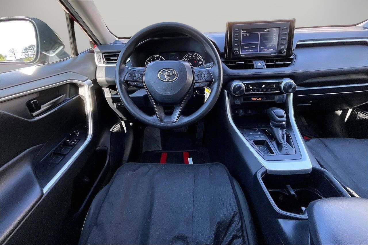Used 2022 Toyota RAV4 LE FWD image 12