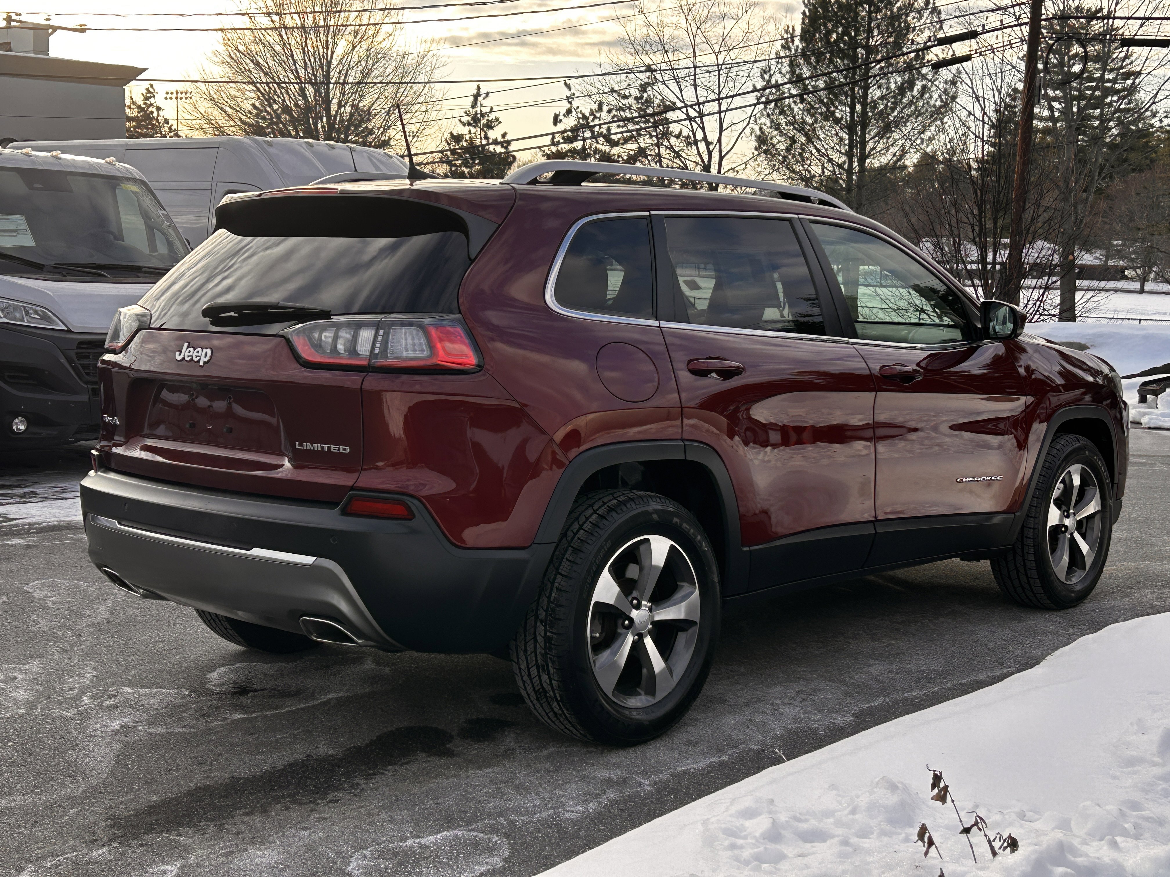 Used 2019 Jeep Cherokee Limited image 12