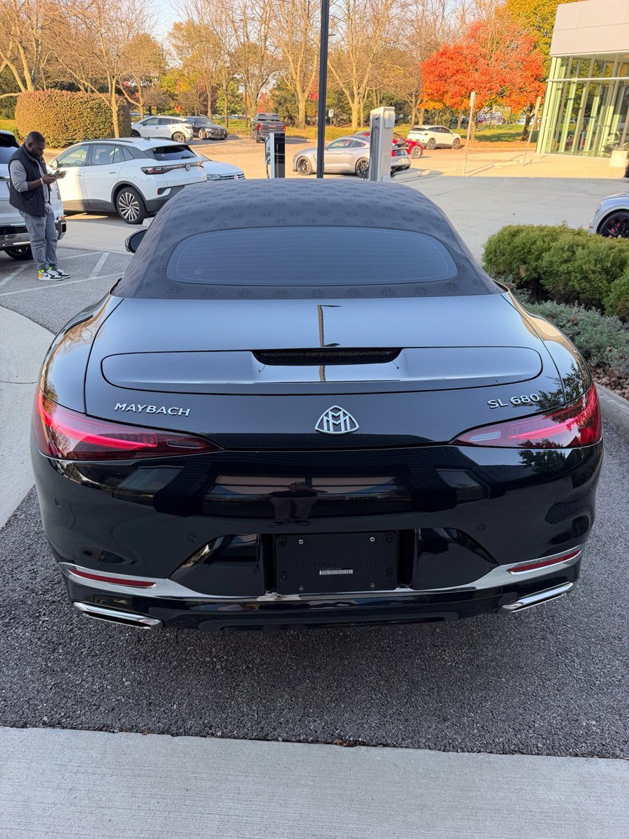 Used 2026 Mercedes-Benz Maybach SL 680 image 4
