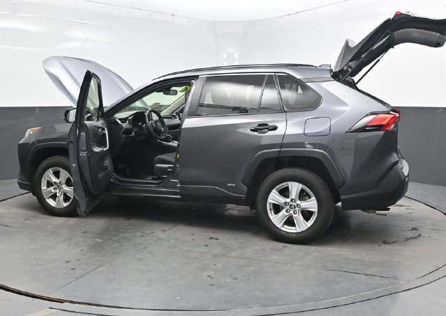 Used 2021 Toyota RAV4 LE AWD/4WD image 45