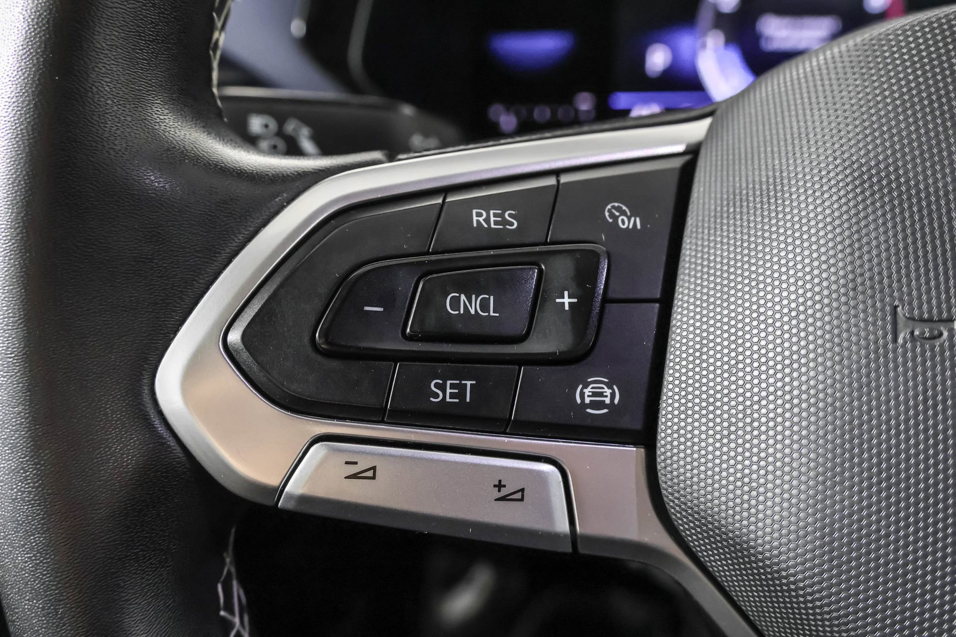 Used 2022 Volkswagen Taos SE w/ Panoramic Sunroof Package image 26