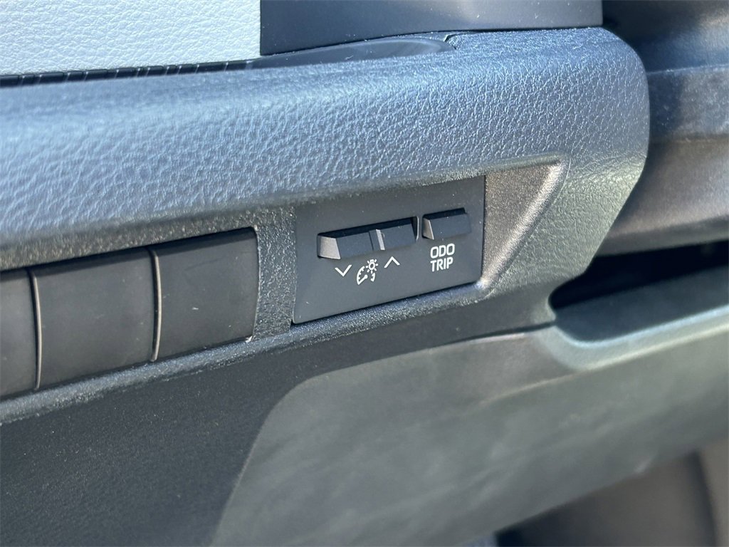 Used 2023 Toyota Sienna XLE image 33