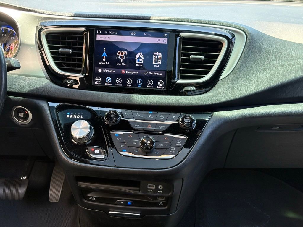 Used 2020 Chrysler Pacifica Touring-L Plus w/ Advanced Safetytec Group FWD image 14