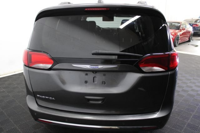 Used 2019 Chrysler Pacifica Touring-L FWD image 8
