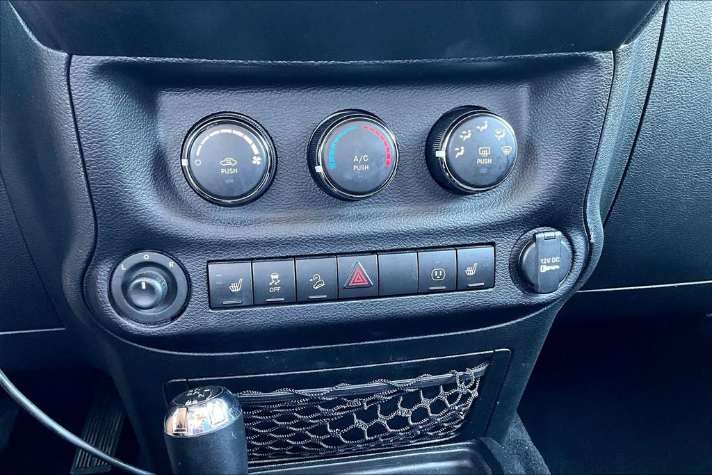 Used 2018 Jeep Wrangler Unlimited Sahara image 13