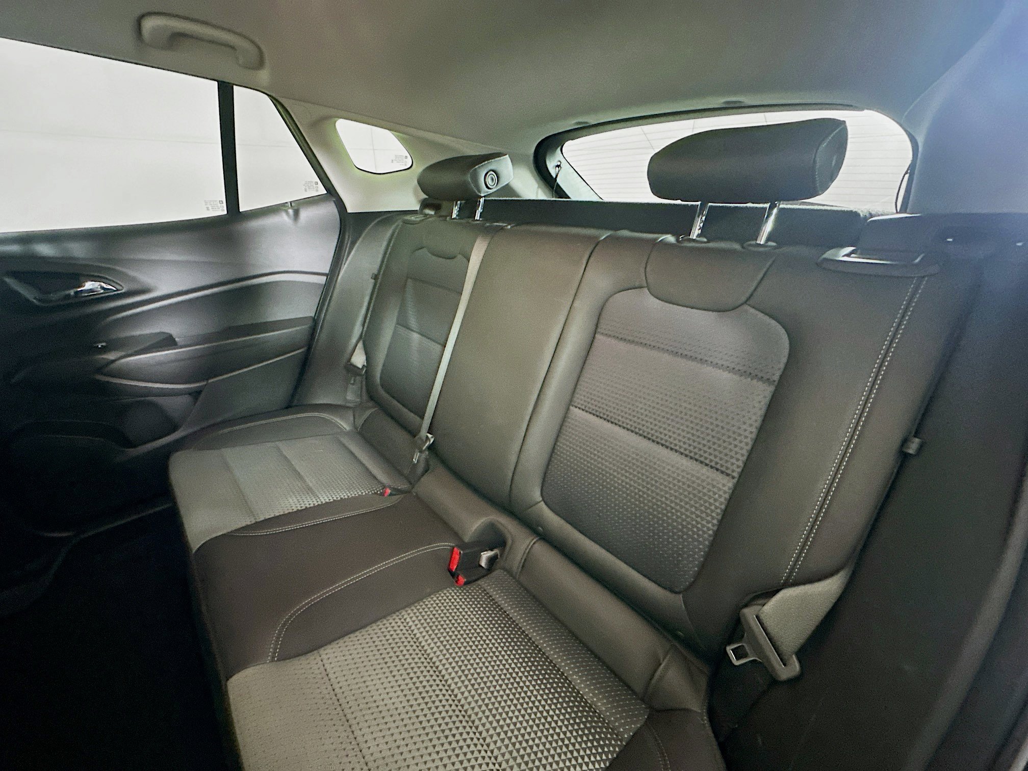 Used 2025 Chevrolet Trax LT w/ LT Convenience Package image 26