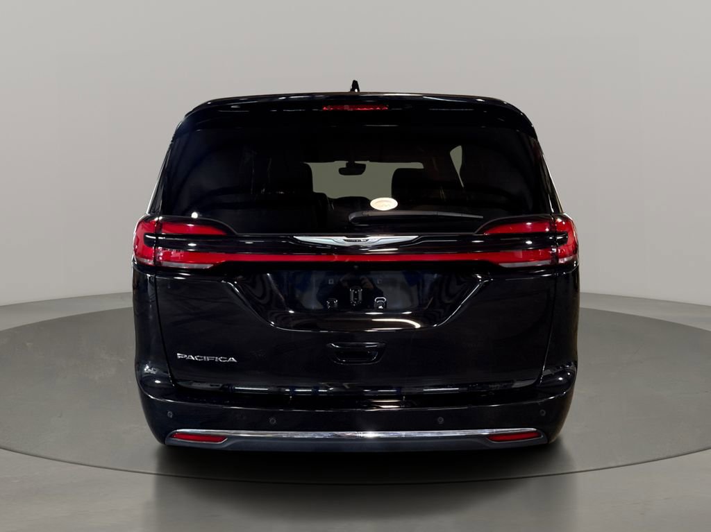 Used 2025 Chrysler Pacifica Select image 6