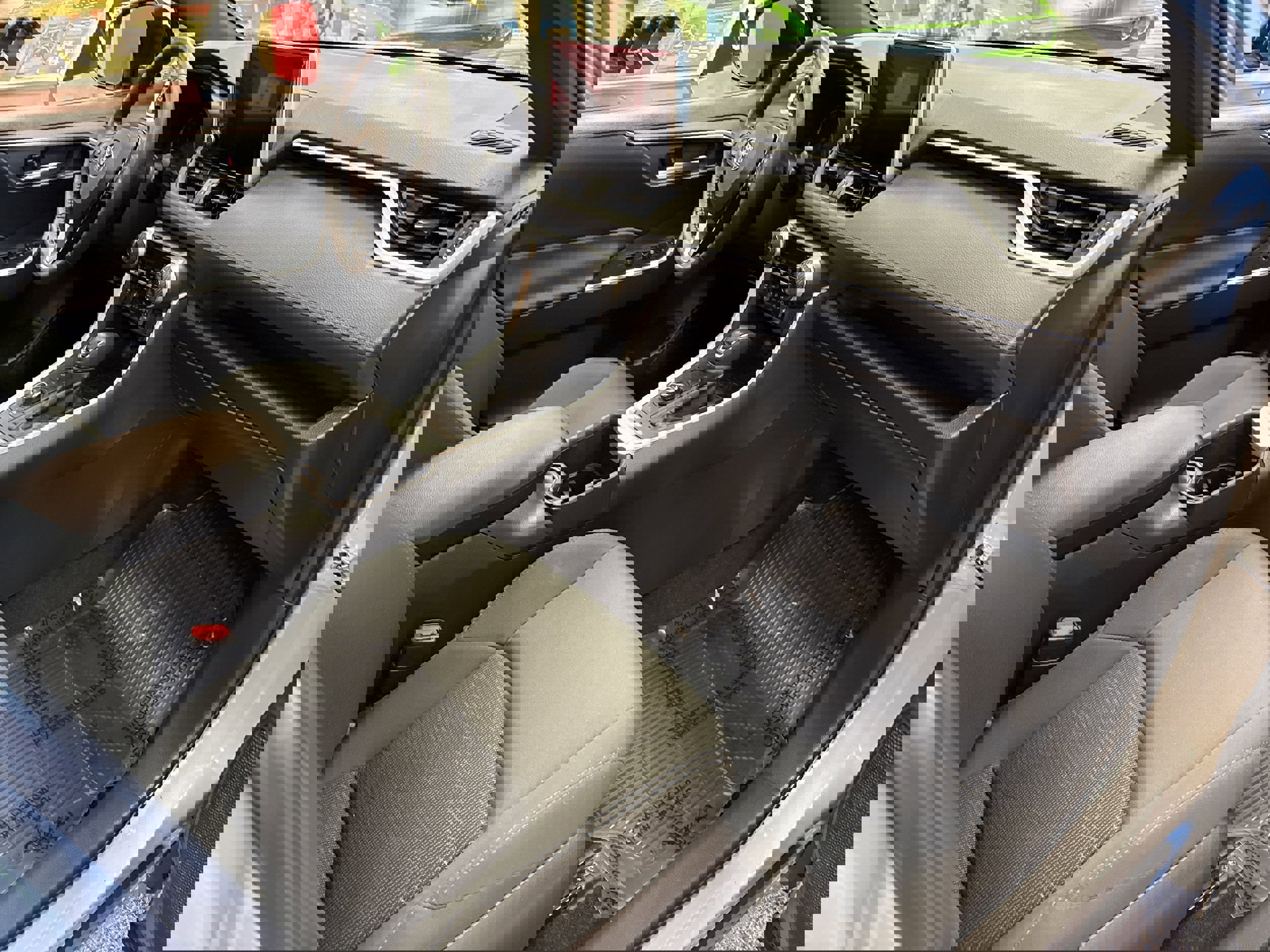 Used 2024 Toyota RAV4 SE w/ Convenience Package image 17